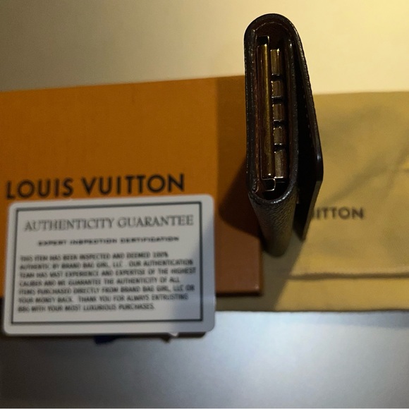 Authentic Louis Vuitton 4 key holder w/ authentication card. - Picture 4 of 10